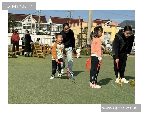 亲子共融乐趣无穷幼儿园足球游戏促进亲子关系与儿童成长